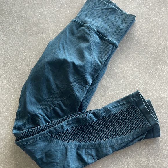 Athleta Seamless dark teal 3/4 length leggings. Wore less than 3 times - Picture 1 of 5